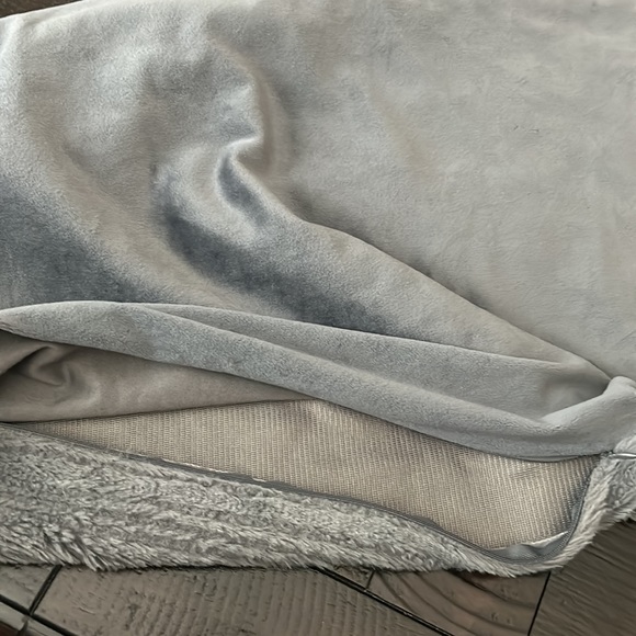 Light Grey Standard Pillowcase & Closet Hooks Bundle - Picture 6 of 7